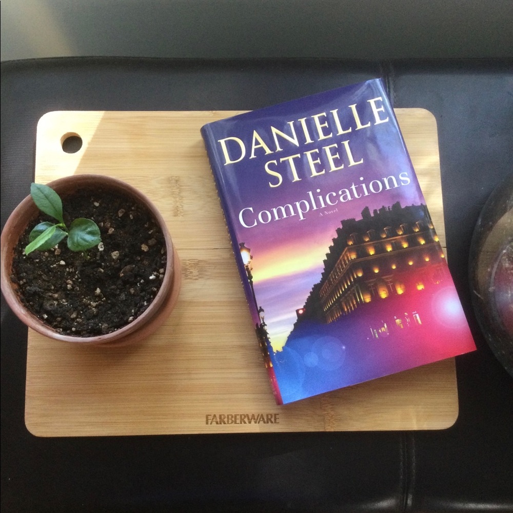 Complications: 
by DANIELLE STEEL